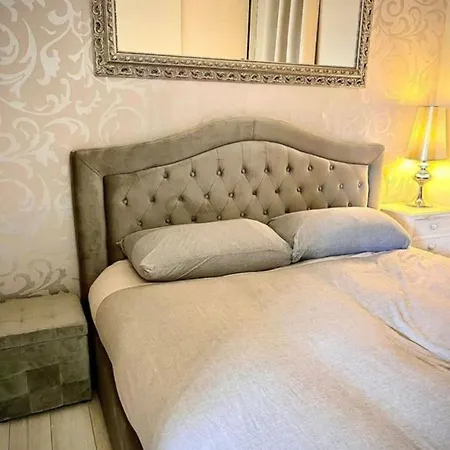 Via Riccardo Lombardi 29 Apartamento *